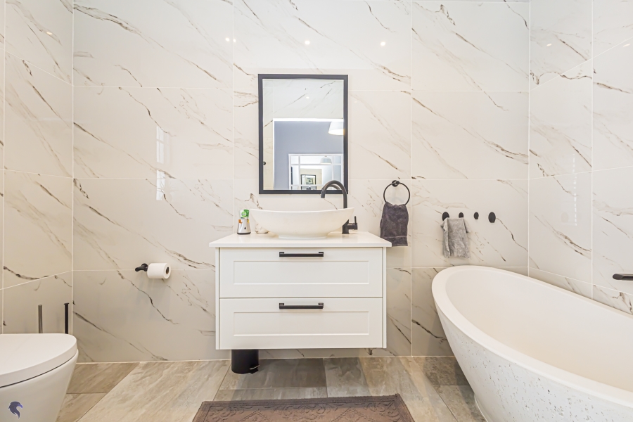 3 Bedroom Property for Sale in Calypso Beach Western Cape